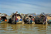 Tonle Sap - Chong Khneas floating village - every day life